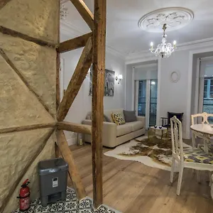 Lovelystay - Vintage Flat Near Santa Justa Elevator! Apartment