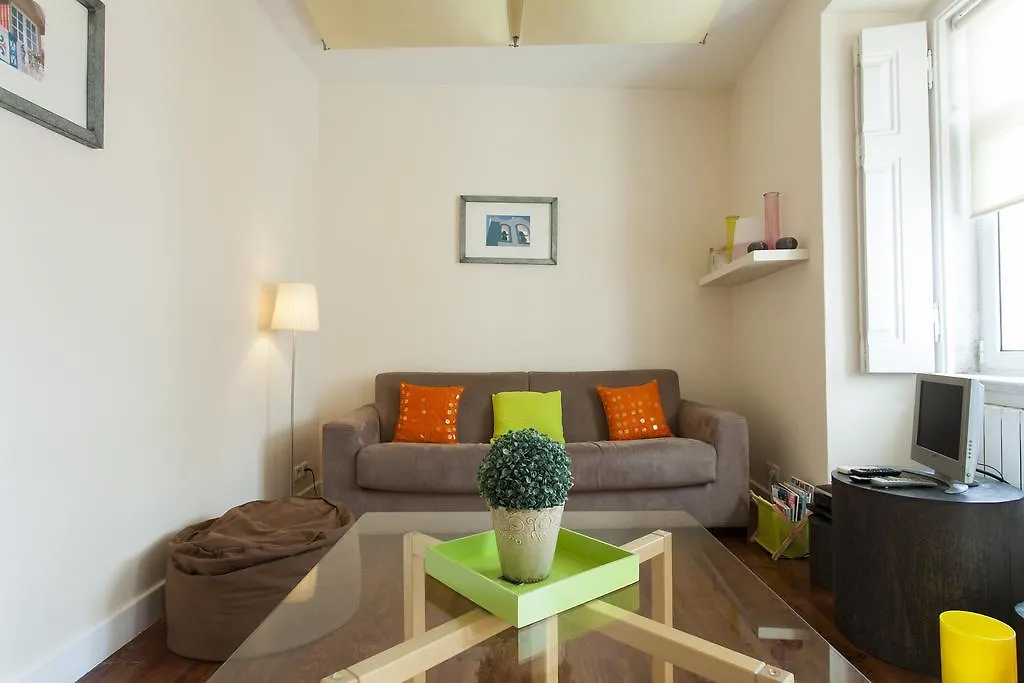Joivy Spacious And Bright 1-Bed Flat With City Views In Lapa Lisboa 0*,  البرتغال