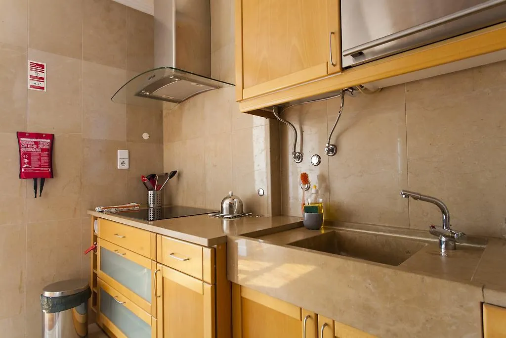 Joivy Spacious And Bright 1-Bed Flat With City Views In Lapa Lisboa شقة